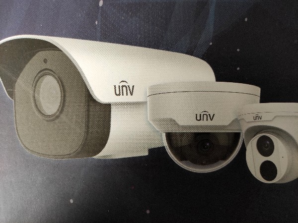 宇視400萬星光級視頻監(jiān)控?cái)z像頭